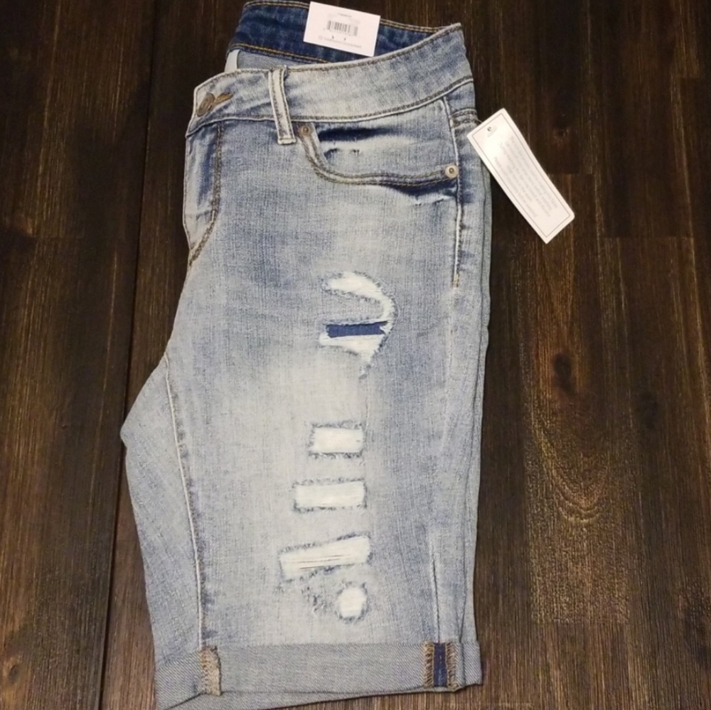 Bermuda Shorts - Picture 6 of 6
